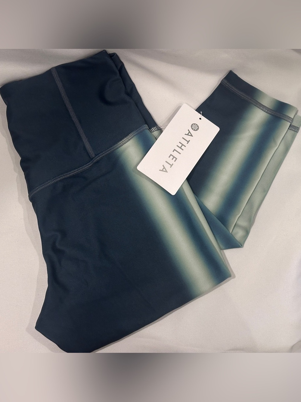 Athleta Ultra High Rise Elation 7/8 Leggings - Teal to Seafoam Gradient NWT